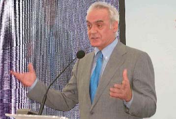 Όχι μόνο «μαύρες λίστες» αλλά και «λευκές» για επιχειρήσεις, δηλώνει ο Τσοχατζόπουλος