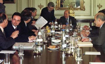 Φοροαπαλλαγές, προϋπολογισμός και ανατιμήσεις οι «πονοκέφαλοι» της κυβέρνησης