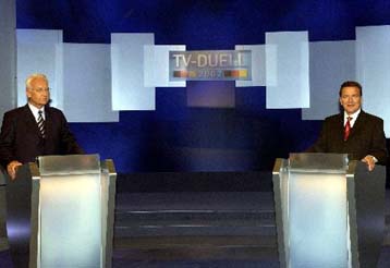 Νίκη στα σημεία φαίνεται πως πέτυχε ο Σρέντερ στην τηλεοπτική αναμέτρηση με τον Στόιμπερ