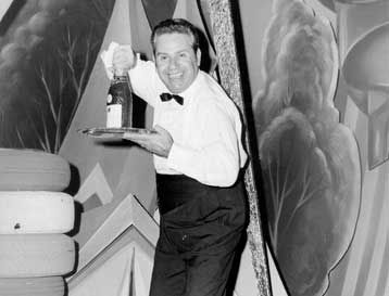 Σε κλίμα συγκίνησης κηδεύτηκε ο Γιάννης Γκιωνάκης από το Α Νεκροταφείο Αθηνών