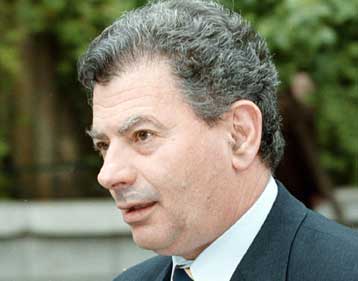 Κόντρα Σ.Βαλυράκη – Στ.Παπαθεμελή για το περιεχόμενο των αρχείων της Στάζι