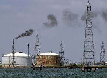 Κοντά στο όριο των 30 δολαρίων το βαρέλι και πάλι το πετρέλαιο