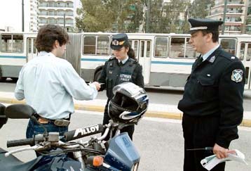 Μειώνονται τα επιτρεπόμενα όρια κατανάλωσης αλκοόλ για ορισμένες κατηγορίες οδηγών