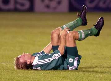 Εκτός γηπέδων για δύο εβδομάδες ο Χένρικσεν