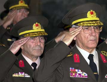 Τα καθήκοντά του ως νέος αρχηγός των τουρκικών Ενόπλων Δυνάμεων ανέλαβε ο Χ.Οζκιόκ