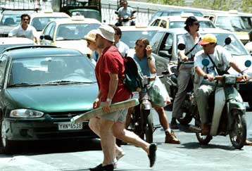Κλήσεις και σε πεζούς θα κόβει από τις 13 Σεπτεμβρίου η Τροχαία