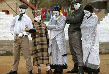 Στον παλμό διαδηλώσεων το Γιοχάνεσμπουργκ με αγεφύρωτες τις διαφορές ΕΕ-ΗΠΑ