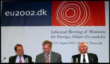 Την επιστροφή των επιθεωρητών όπλων στο Ιράκ ζητούν από τον Σαντάμ οι ΥΠΕΞ των «15»