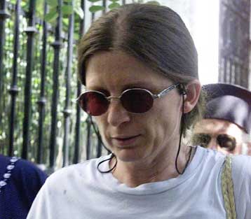 Να μην αναφέρονται στην προσωπική της ζωή ζητά η Αγγελική Σωτηροπούλου