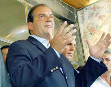Την αποκάλυψη όλων των υπευθύνων για την τρομοκρατία ζήτησε ο Κ.Καραμανλής