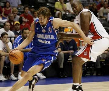 Αήττητη συνεχίζει η Ισπανία, αγχωτική νίκη για τη Γιουγκοσλαβία