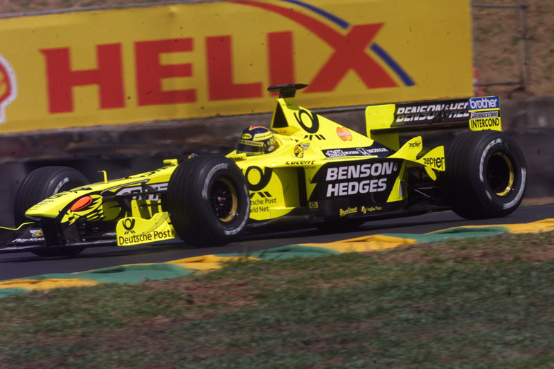 Στο σφυρί βγάζει τα παλιά της μονοθέσια η Jordan