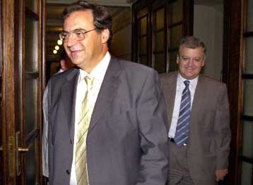 Ελαφρύνσεις 800 εκατ. ευρώ για μισθωτούς και μικρομεσαίους