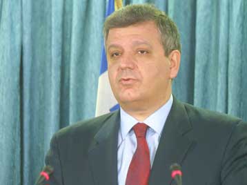 Δεν τίθεται θέμα απαλλαγής των μαθητών από τα Θρησκευτικά διευκρινίζει η κυβέρνηση