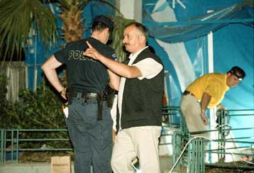 Για περίεργες κινήσεις πριν και μετά την έκρηξη στο λιμάνι κάνουν λόγο οι μάρτυρες
