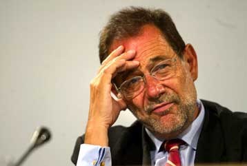 Σε ρόλο «πυροσβέστη» μεταβαίνει την Πέμπτη στα Σκόπια ο Χαβιέρ Σολάνα