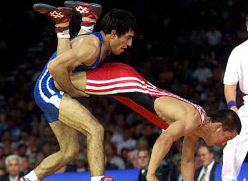 Αποκλείστηκαν οι τρεις Έλληνες παλαιστές που αγωνίστηκαν την πρώτη ημέρα στην Τεχεράνη