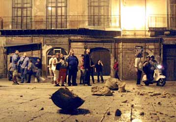 Δύο νεκρούς άφησε πίσω του ισχυρός σεισμός που συγκλόνισε την Παρασκευή τη Σικελία