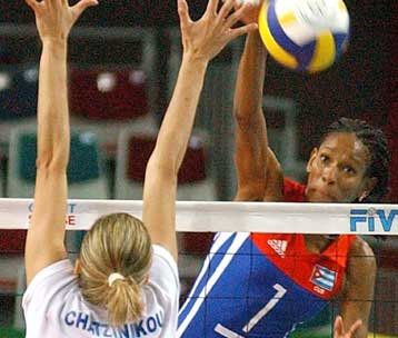 «Υποκλίθηκε» τελικά (3-1 σετ) στην Κούβα η εθνική βόλεϊ γυναικών