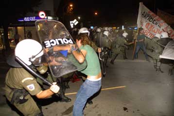 Επεισόδια μεταξύ διαδηλωτών και αστυνομίας στη Θεσσαλονίκη