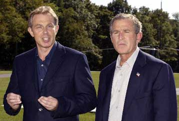 Διεθνή υποστήριξη ζητούν Μπους και Μπλερ για να προχωρήσουν σε επίθεση κατά του Ιράκ