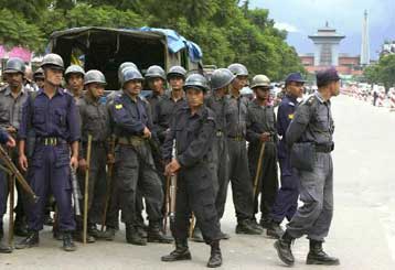 Τουλάχιστον 48 αστυνομικοί νεκροί και 11 τραυματίες από επίθεση ανταρτών στο Νεπάλ