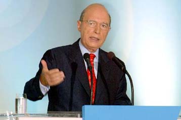 Η κοινωνία πρέπει να καταδικάσει τους τρομοκράτες, δήλωσε ο Κώστας Σημίτης