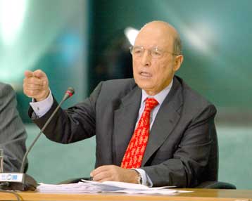 Μικρή η απόκλιση των εισοδημάτων των μισθωτών από τον μέσο όρο της ΕΕ, τόνισε ο Κ.Σημίτης