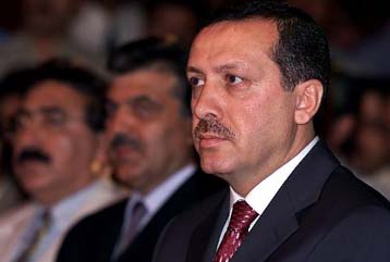 «Ανοιξε» ο δρόμος για τη υποψηφιότητα του ισλαμιστή Τ.Ερντογάν στις τουρκικές εκλογές