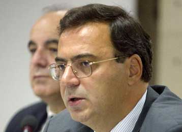 Σε αναπροσαρμογή στόχων προχωρά το υπουργείο Οικονομίας