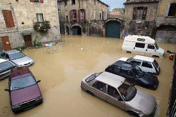 Στους 10 οι νεκροί στη νότια Γαλλία από τις ισχυρές καταιγίδες που έπληξαν την περιοχή