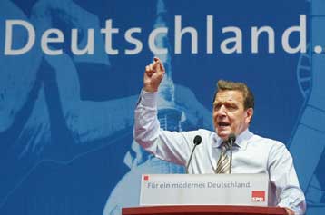 Προβάδισμα στον Γκέρχαρντ Σρέντερ δίνει για πρώτη φορά δημοσκόπηση στη Γερμανία