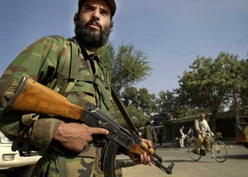 Επίθεση των δυνάμεων Αφγανού πολέμαρχου κατά της πόλης  Χοστ στα ανατολικά της χώρας