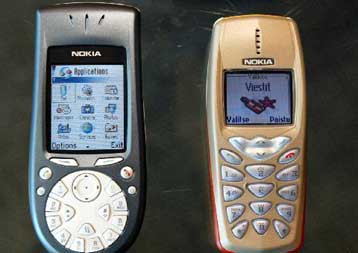 Προς τα κάτω αναθεώρησε η Nokia το στόχο για τις πωλήσεις γ΄τριμήνου