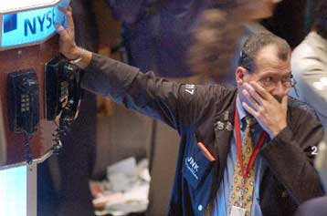 Ένα χρόνο μετά τις επιθέσεις η αμερικανική οικονομία συνεχίζει να «υποφέρει»