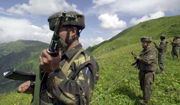 Υπουργός του Κασμίρ δολοφονήθηκε σε νέο ένοπλο επεισόδιο