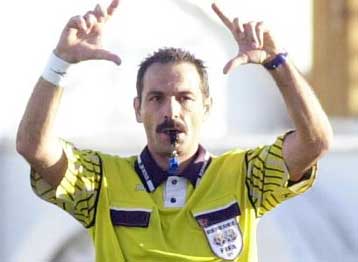 Ο Δούρος διαιτητής στο ντέρμπι της Νέας Φιλαδέλφειας