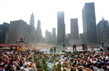 Συγκινητικές στιγμές στις εκδηλώσεις μνήμης για την πρώτη επέτειο της 11ης Σεπτεμβρίου