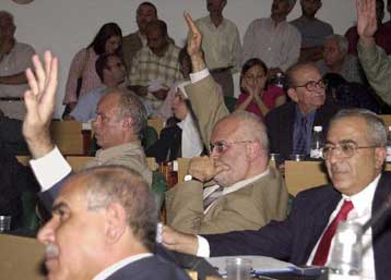 Την παραίτησή του υπέβαλε στον Αραφάτ το παλαιστινιακό Υπουργικό Συμβούλιο