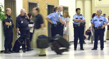 Αμερικανικό αεροσκάφος επέστρεψε στη βάση του, καθώς υπήρξαν φόβοι για αεροπειρατεία