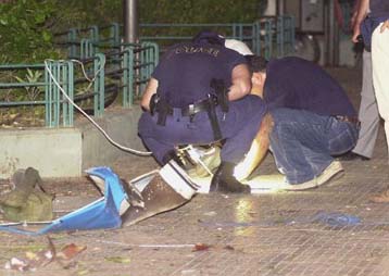 Λεπτό προς λεπτό τα γεγονότα που οδήγησαν στην εξάρθρωση της 17Ν στην έκθεση του ΥΕΝ