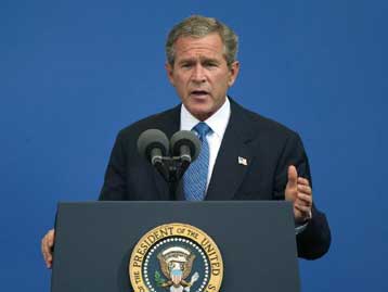 Την υποστήριξη του ΟΗΕ στη «σκληρή γραμμή» έναντι της Βαγδάτης αναζητά ο Τζ.Μπους