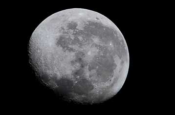 Παρέα φαίνεται ότι απέκτησε ο δορυφόρος της Γης