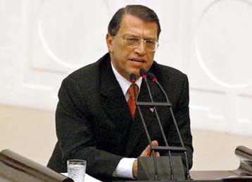 Αναβολή των τουρκικών εκλογών ζητά ανοιχτά ο Γιλμάζ