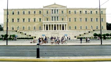 Με οθόνες αφής εκσυγχρονίζει την επαφή της με τους πολίτες η Βουλή