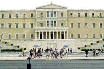 Διαξιφισμοί βουλευτών για τους επιλαχόντες του 1998 – Συμφωνία για τέταρτο σύμβουλο