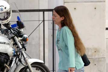 Πειστήρια για τουλάχιστον μία ακόμη γυναίκα φέρεται να βρέθηκαν στις γιάφκες της 17Ν