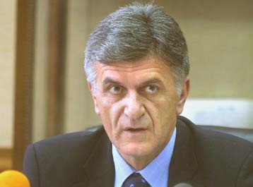 Καμία αλλαγή στο καθεστώς έκδοσης Ελλήνων πολιτών, διαβεβαιώνει ο Φ.Πετσάλνικος