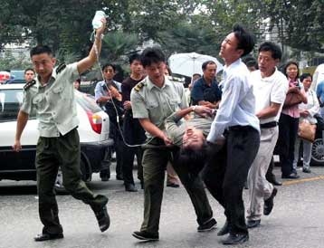 Σε τροφική δηλητηρίαση από ποντικοφάρμακο αποδίδεται ο θάνατος 100 ατόμων στην Κίνα