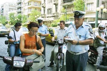 Σημαντική μείωση των τροχαίων ατυχημάτων το πρώτο οχτάμηνο του 2002